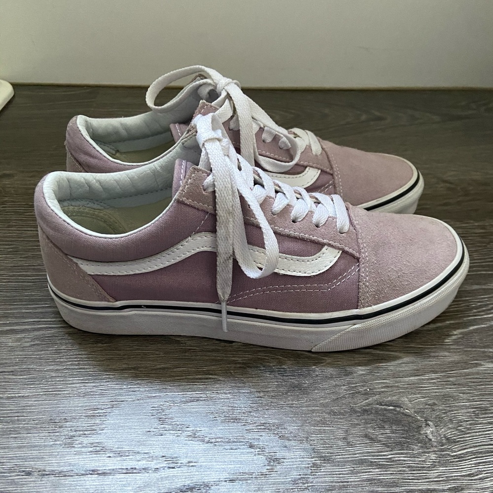 Womans lilac vans